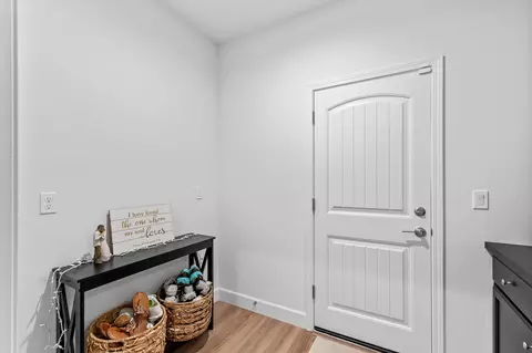 Entry Way - 179 Ocean Ct, Tulare, CA 93274 photo 6 of 7