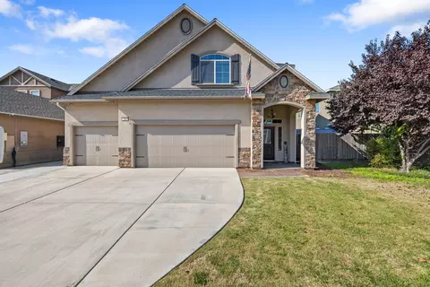 2327 N Shady St, Visalia, CA 93291