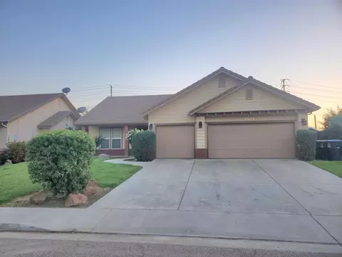 Exterior - 2447 S Beech Dr, Visalia, CA 93292 photo 2 of 12