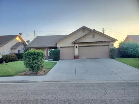 Exterior - 2447 S Beech Dr, Visalia, CA 93292 photo 5 of 12