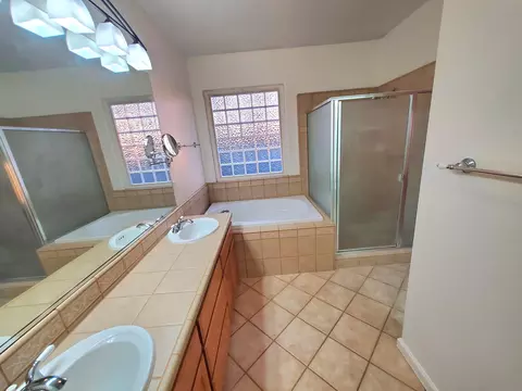 Bath - 2447 S Beech Dr, Visalia, CA 93292 photo 2 of 6