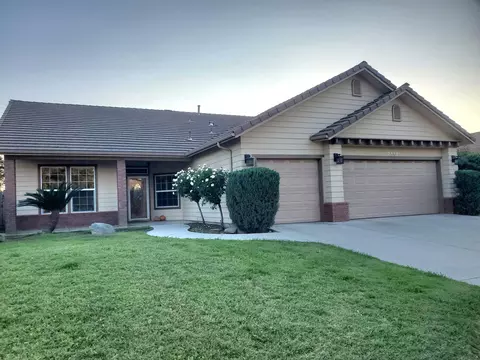 2447 S Beech Dr, Visalia, CA 93292