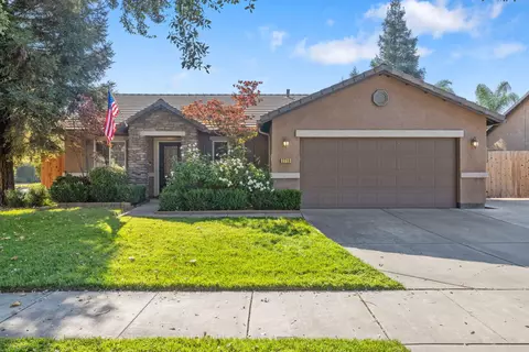 2715 W Brooke Ave, Visalia, CA 93291