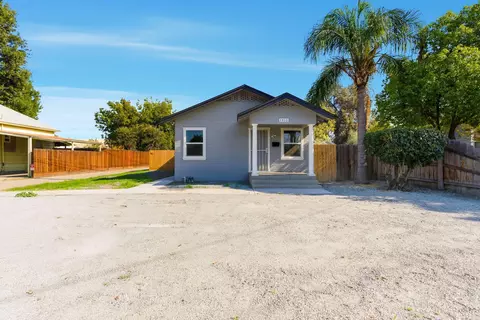 1416 S Court St, Visalia, CA 93277