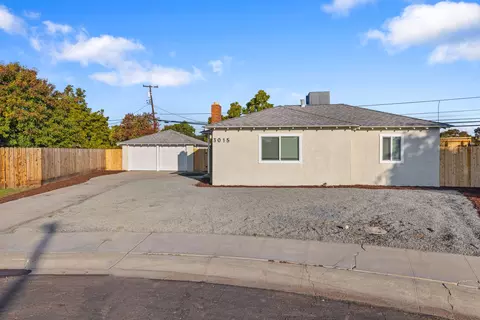 3015 E Simpson Ave, Fresno, CA 93703