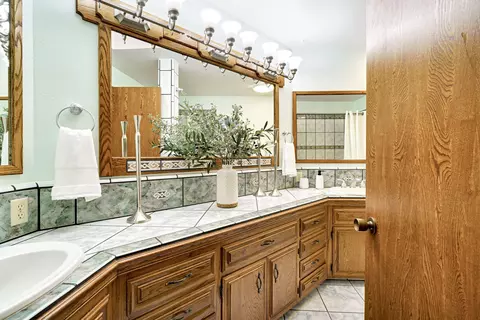 Bath - 16895 Rd 30 12, Madera, CA 93636 photo 3 of 7