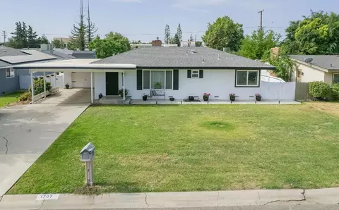 1707 E Academy Ave, Tulare, CA 93274