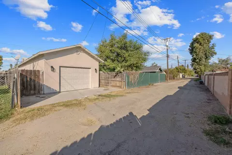 Exterior - 1633 Chase Ave, Corcoran, CA 93212 photo 4 of 5