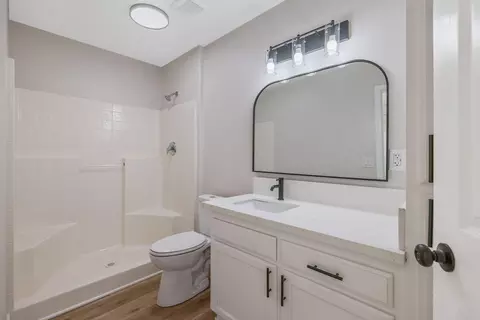 Bath - 1633 Chase Ave, Corcoran, CA 93212 photo 2 of 2