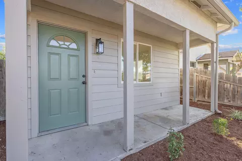 Exterior - 1633 Chase Ave, Corcoran, CA 93212 photo 3 of 5