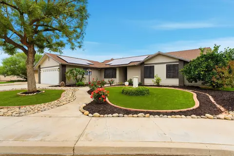 3928 W Dorothea Ct, Visalia, CA 93277