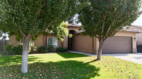 226 S Argyle Pl, Porterville, CA 93257