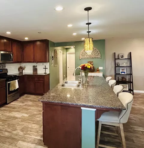 Kitchen - 2113 E Delta Ct, Visalia, CA 93292 photo 2 of 3
