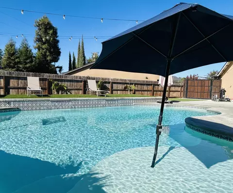Exterior - 2113 E Delta Ct, Visalia, CA 93292 photo 9 of 13