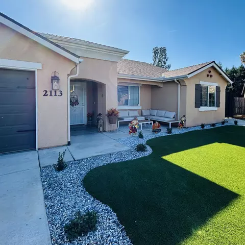 Exterior - 2113 E Delta Ct, Visalia, CA 93292 photo 2 of 13