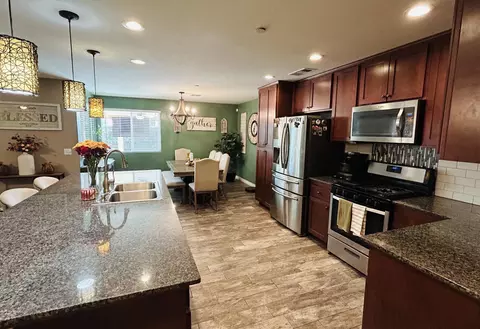 Kitchen - 2113 E Delta Ct, Visalia, CA 93292 photo 3 of 3