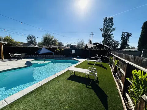 Exterior - 2113 E Delta Ct, Visalia, CA 93292 photo 10 of 13