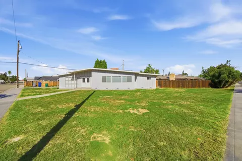 2240 Olive St, Selma, CA 93662 photo 2
