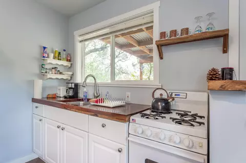 Kitchen - 43307 Sierra Dr, Three Rivers, CA 93271 photo 3 of 3