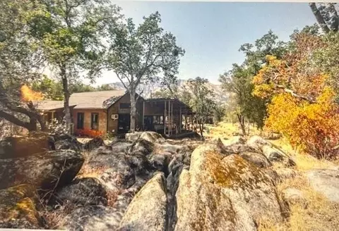 43307 Sierra Dr, Three Rivers, CA 93271