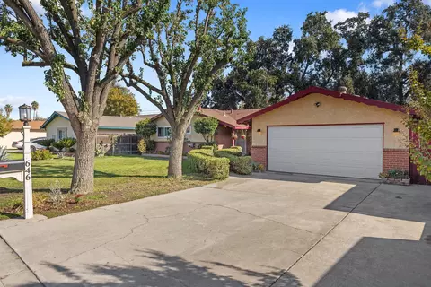 646 S Redwood Dr, Visalia, CA 93277