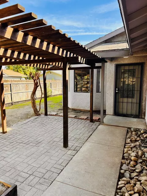 1326 S Liberty St, Visalia, CA 93292