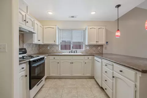 Kitchen - 1482 Betty St, Exeter, CA 93221 photo 4 of 4
