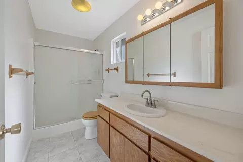 Bath - 1482 Betty St, Exeter, CA 93221 photo 2 of 2