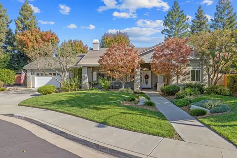 1326 S Pinnacle Ct, Visalia, CA 93292