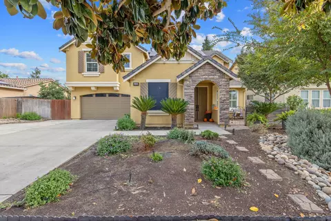 2722 N Crowe St, Visalia, CA 93291