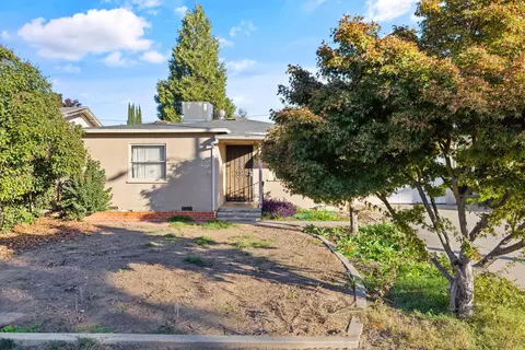 3010 E Westcott Ave, Visalia, CA 93292
