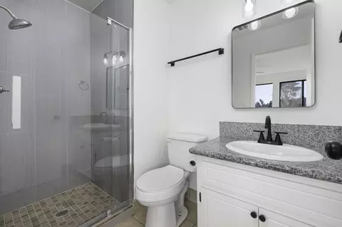 Bath - 228 E Harold Ct, Visalia, CA 93291 photo 3 of 4