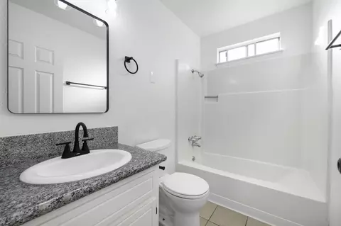 Bath - 228 E Harold Ct, Visalia, CA 93291 photo 4 of 4