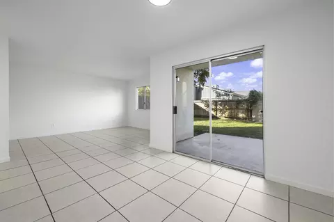 Living - 228 E Harold Ct, Visalia, CA 93291 photo 3 of 4