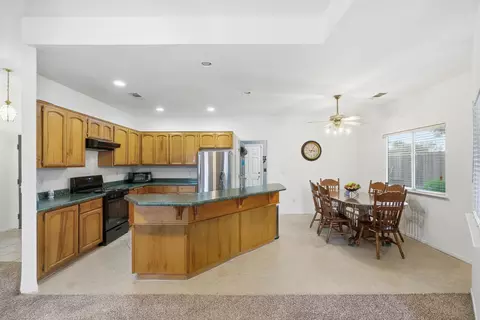 Kitchen - 1692 Maple Ct, Tulare, CA 93274 photo 1 of 7
