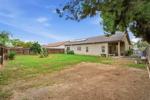 Exterior - 1692 Maple Ct, Tulare, CA 93274 photo 5 of 10