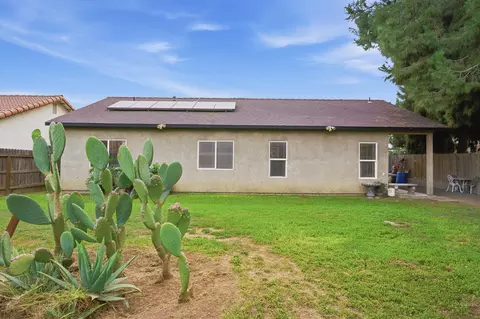 Exterior - 1692 Maple Ct, Tulare, CA 93274 photo 6 of 10