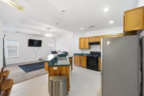 Kitchen - 1692 Maple Ct, Tulare, CA 93274 photo 7 of 7