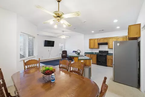 Dining - 1692 Maple Ct, Tulare, CA 93274 photo 2 of 2