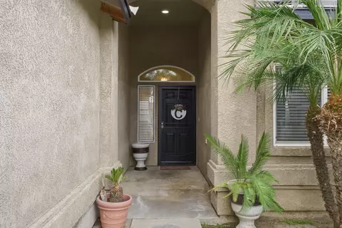 Entry Way - 1692 Maple Ct, Tulare, CA 93274 photo 1 of 1