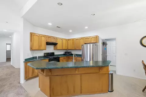 Kitchen - 1692 Maple Ct, Tulare, CA 93274 photo 3 of 7