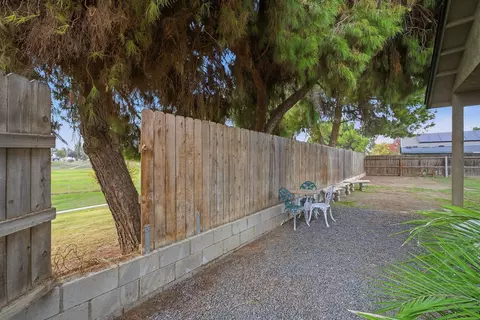 Exterior - 1692 Maple Ct, Tulare, CA 93274 photo 8 of 10