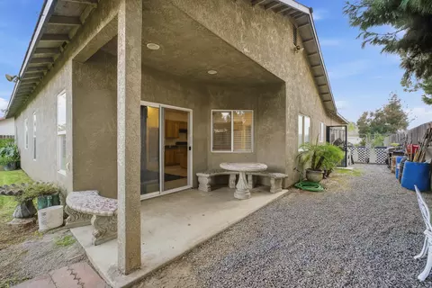 Exterior - 1692 Maple Ct, Tulare, CA 93274 photo 3 of 10