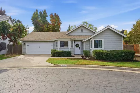 811 E Trinidad Ave, Visalia, CA 93292