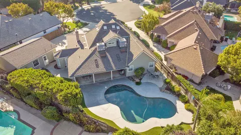 View/Area - 250 E Chestnut Ct, Visalia, CA 93292 photo 2 of 3