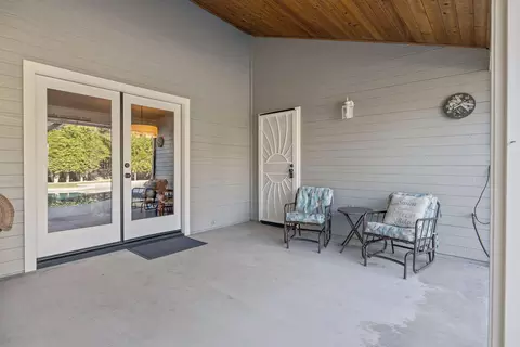 Exterior - 250 E Chestnut Ct, Visalia, CA 93292 photo 6 of 19