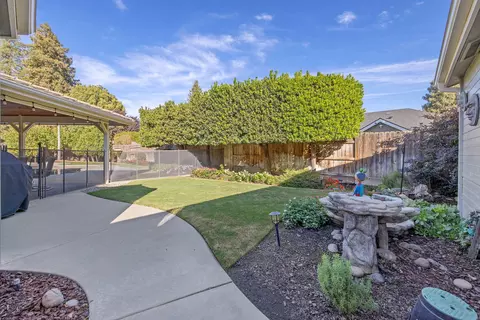 Exterior - 250 E Chestnut Ct, Visalia, CA 93292 photo 15 of 19