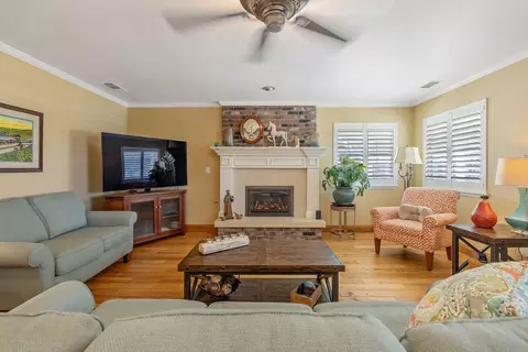 Living - 250 E Chestnut Ct, Visalia, CA 93292 photo 2 of 3