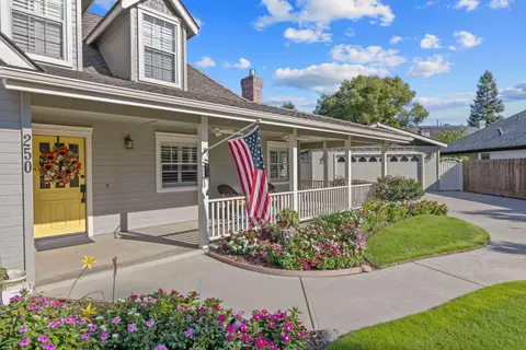 Exterior - 250 E Chestnut Ct, Visalia, CA 93292 photo 2 of 19