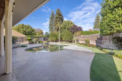 Exterior - 250 E Chestnut Ct, Visalia, CA 93292 photo 10 of 19